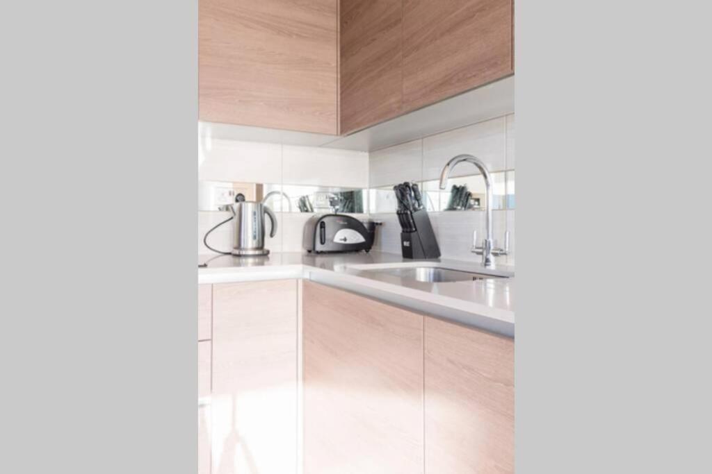 Luxury River Side Penthouse Лондон Экстерьер фото