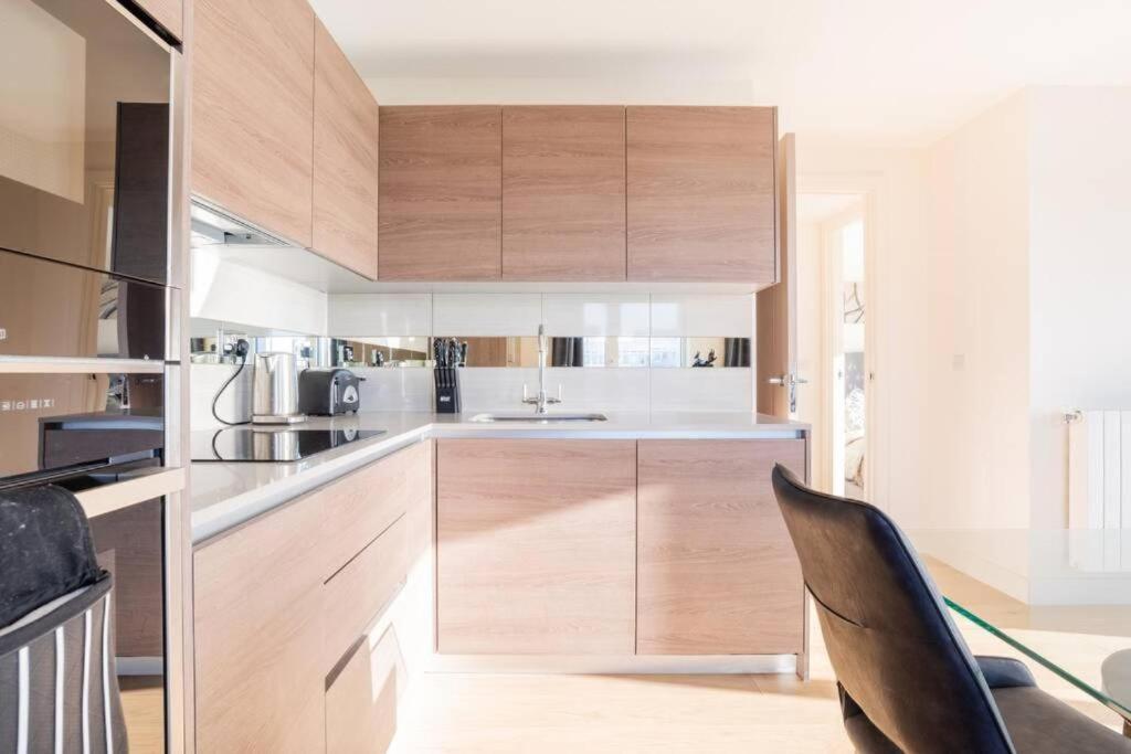 Luxury River Side Penthouse Лондон Экстерьер фото