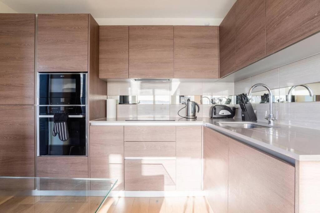 Luxury River Side Penthouse Лондон Экстерьер фото
